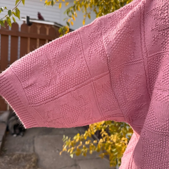 Beautiful Vintage 80s Soft pink textured knit sweater tee - Picture 6 of 9